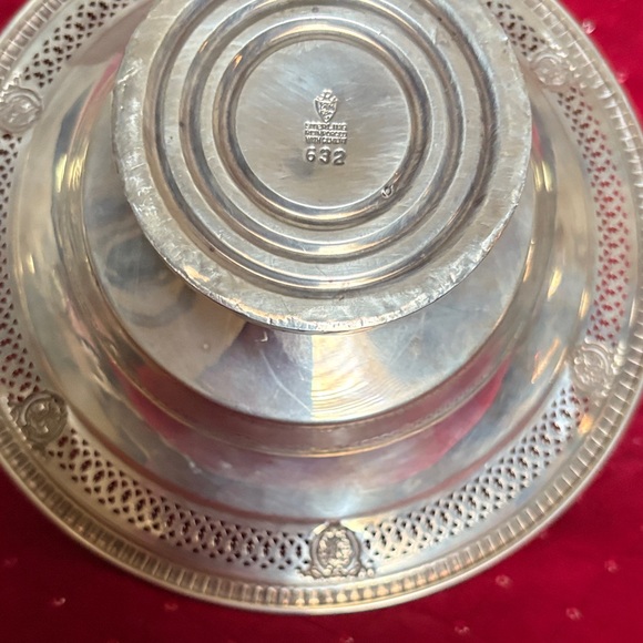 Elegant sterling Silver Plated Bowl - Picture 2 of 9